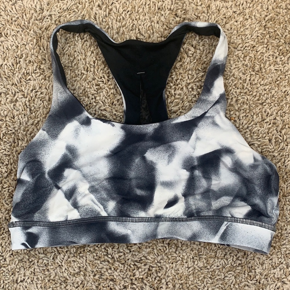 Lululemon sports bra, size 6!